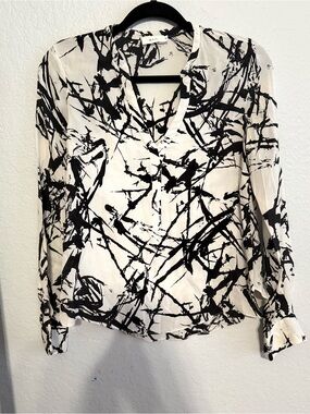 A.L.C. Black & White Abstract Print V-Neck Blouse